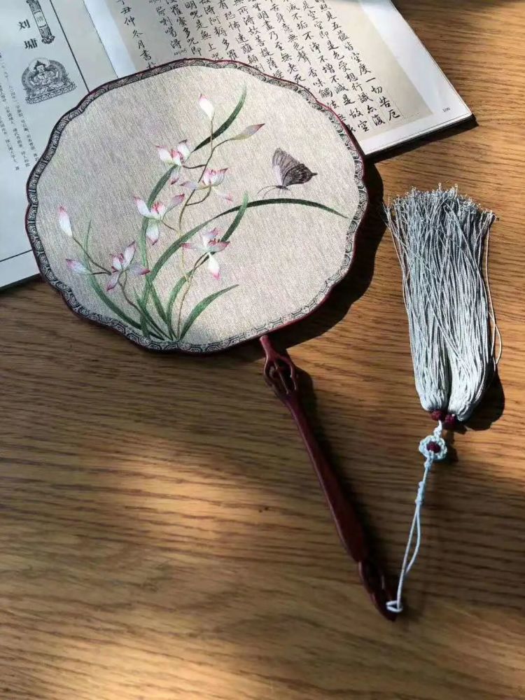 兰花蝴蝶|【精品苏绣欣赏】《兰花蝴蝶》