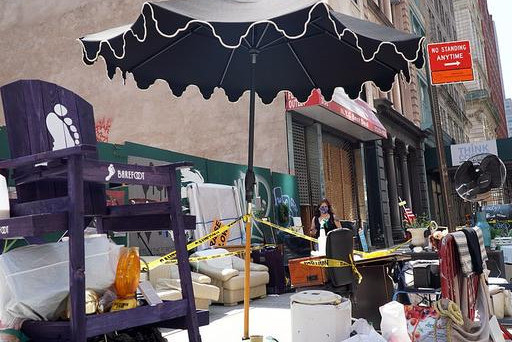 比尔·德·白思豪|纽约犯罪率不断上升，市长白思豪反悔，决定把流浪者从酒店赶出去