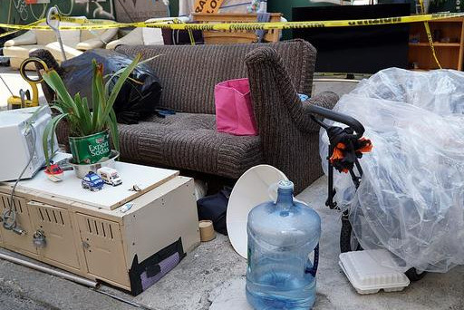 比尔·德·白思豪|纽约犯罪率不断上升，市长白思豪反悔，决定把流浪者从酒店赶出去