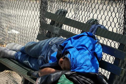 比尔·德·白思豪|纽约犯罪率不断上升，市长白思豪反悔，决定把流浪者从酒店赶出去