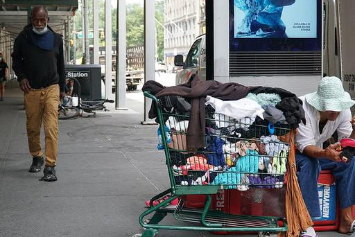 比尔·德·白思豪|纽约犯罪率不断上升，市长白思豪反悔，决定把流浪者从酒店赶出去