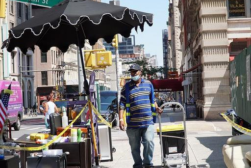 比尔·德·白思豪|纽约犯罪率不断上升，市长白思豪反悔，决定把流浪者从酒店赶出去