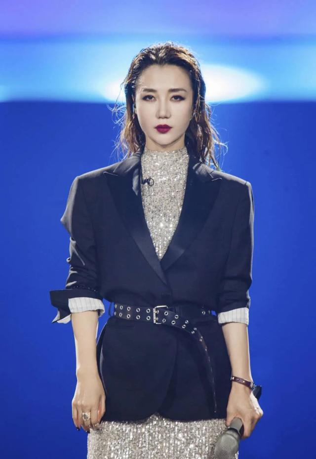 阿朵|40岁录综艺的阿朵，少了一丝“佛系”，多了一丝“心机”