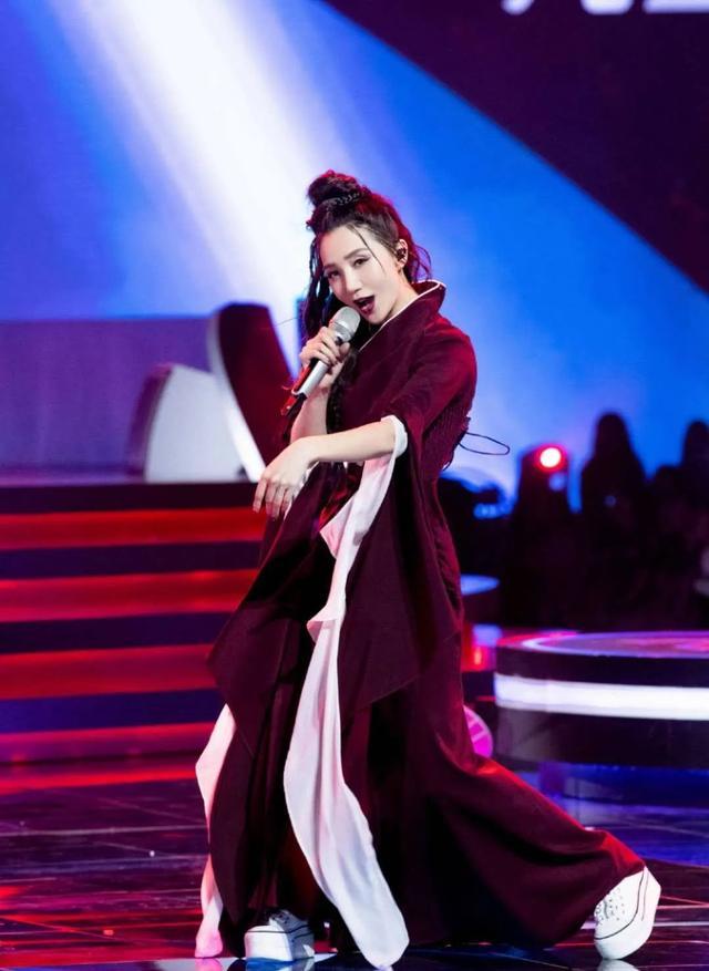 阿朵|40岁录综艺的阿朵，少了一丝“佛系”，多了一丝“心机”