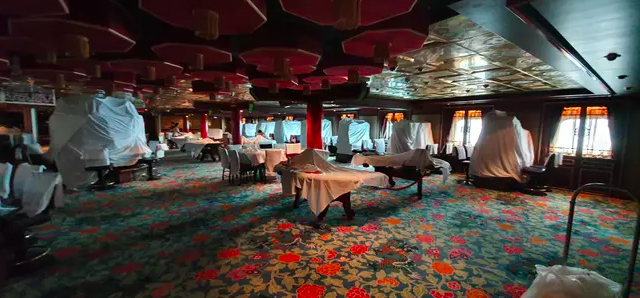 新冠疫情|邮轮雇员因疫情被困邮轮近一年，钱已花光，至今无法回家