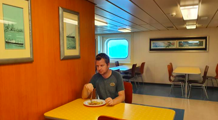 新冠疫情|邮轮雇员因疫情被困邮轮近一年，钱已花光，至今无法回家