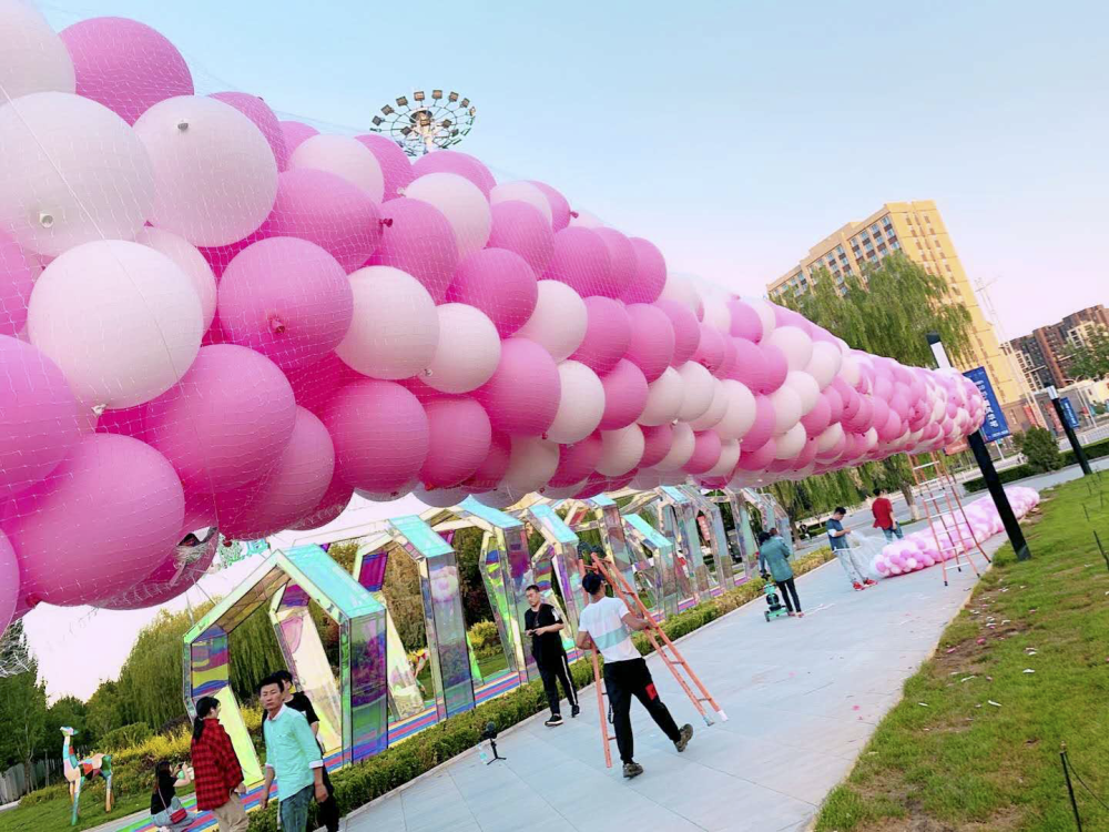 百米气球雨七夕的排头兵