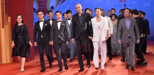 票房|3次点映破1亿，《八佰》票房爆发已成既定事实，但与经典相差甚远