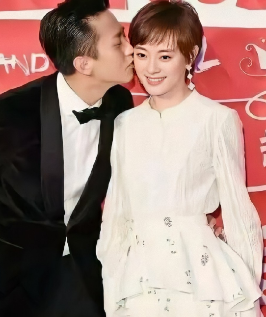 孙俪|孙俪为陪老公被晒伤，邓超挨个评论她动态，炫耀老婆铁粉身份表白