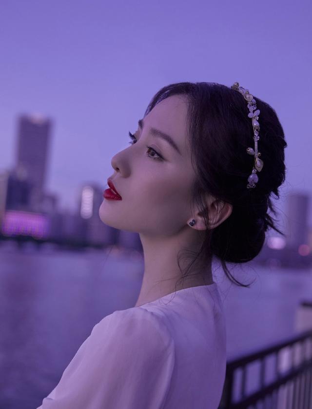 30 女性怎么穿出知性美 学会刘诗诗这3个技巧 基础款也不简单 腾讯新闻