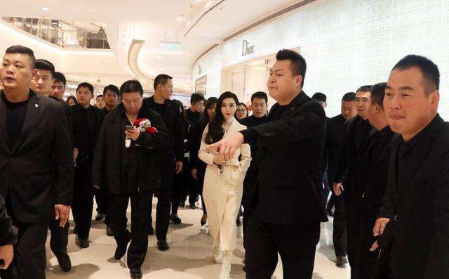 吴亦凡|保镖推人粉丝洗白？吴亦凡高调背后，是一群被宠坏的中国明星