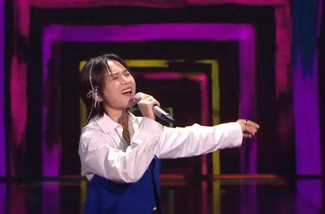 王一博|芒果汽车晚会现场：王一博念错词笑场，沈梦辰鼻子歪，周笔畅走音