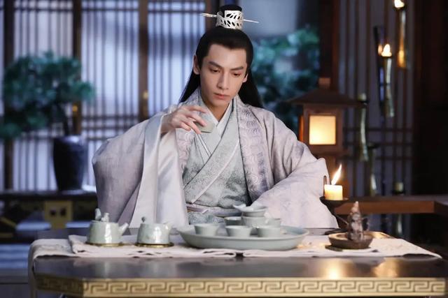 罗云熙|演员罗云熙十年芭蕾破茧成蝶 “一杯敬努力一杯敬光芒”