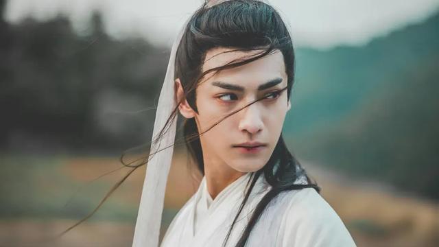 罗云熙|演员罗云熙十年芭蕾破茧成蝶 “一杯敬努力一杯敬光芒”