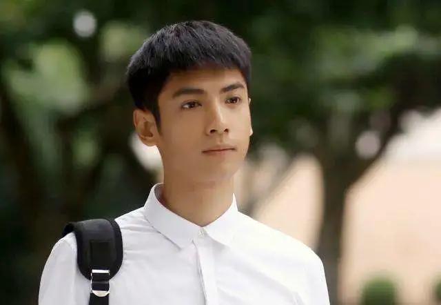 罗云熙|演员罗云熙十年芭蕾破茧成蝶 “一杯敬努力一杯敬光芒”