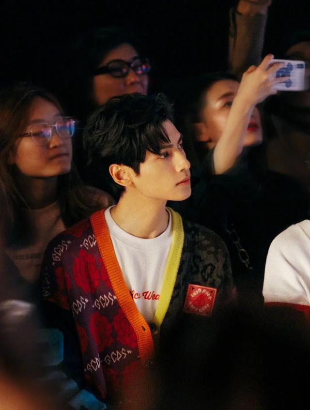 罗云熙|演员罗云熙十年芭蕾破茧成蝶 “一杯敬努力一杯敬光芒”