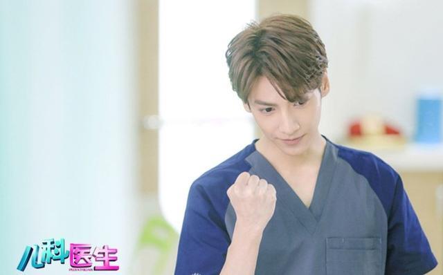 罗云熙|演员罗云熙十年芭蕾破茧成蝶 “一杯敬努力一杯敬光芒”