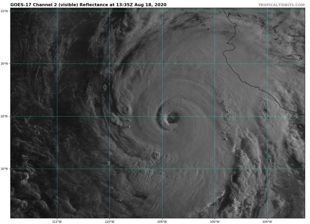 飓风|厄尔尼诺持续发飙？17级超强飓风靠近美国，清晰风眼太空可见