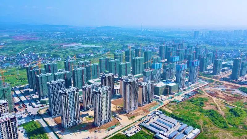 高铁新城安置房大塘头片区一期全面结顶