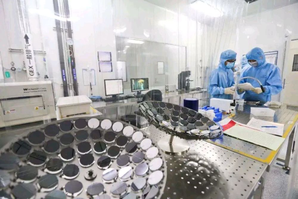 但如果真的能构建起一条国产28nm芯片生产线,那么华为的问题也能解决