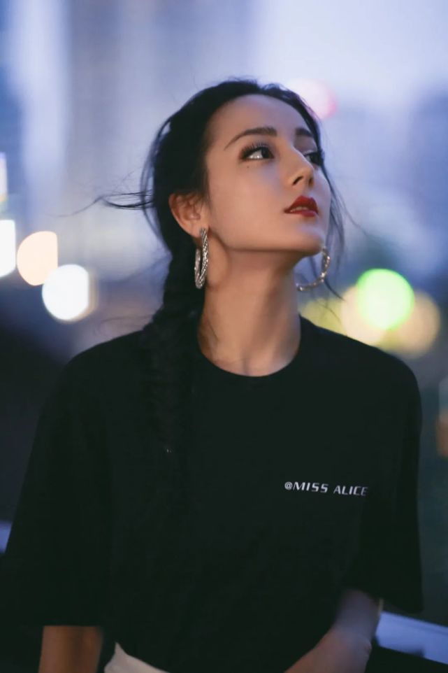 热巴直播间颜值崩坏不敢相认,这是被恶意截图还是暴露了真面目?