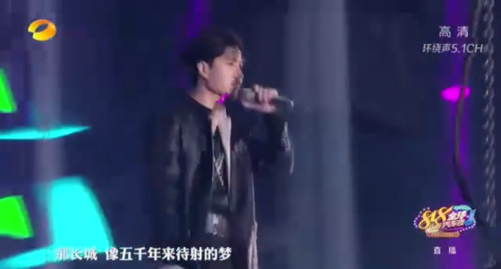 王一博|王一博化身为龙从天而降，燃炸全场，太酷了！