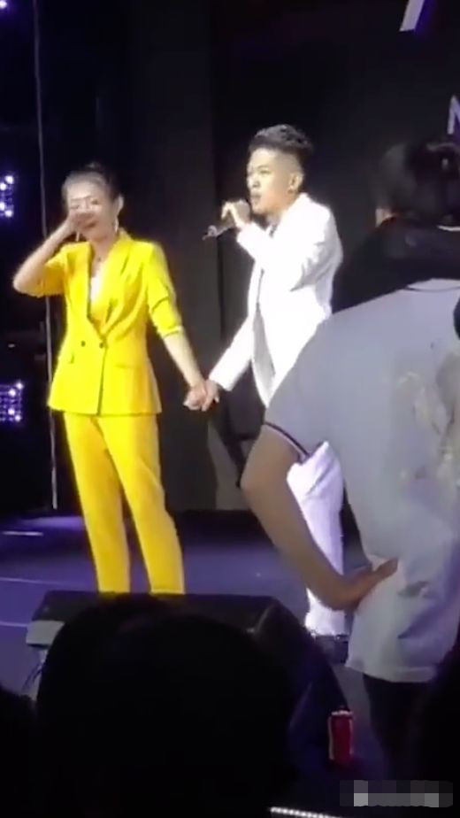 网红|16岁小混混自创社会摇疯狂吸金被封，如今狂刷百万礼物重出江湖…