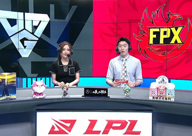 lpl美女解说rita晒出新自拍!粉丝:像个洋娃娃!