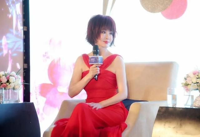 武则天|比刘晓庆还大6岁，饰演的武则天是一代经典，如今身材仍然像少女