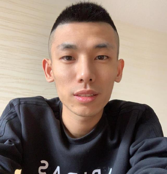 旭旭宝宝工会聚餐，呆妹儿敬酒特豪气，宝哥酒没喝完被揭穿