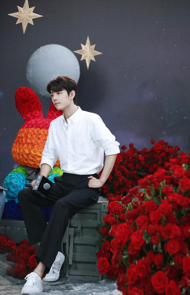 粉丝|肖战直播释放信号：三方“封锁”正在破局，粉丝为一句话泪目