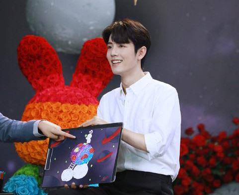 粉丝|肖战直播释放信号：三方“封锁”正在破局，粉丝为一句话泪目