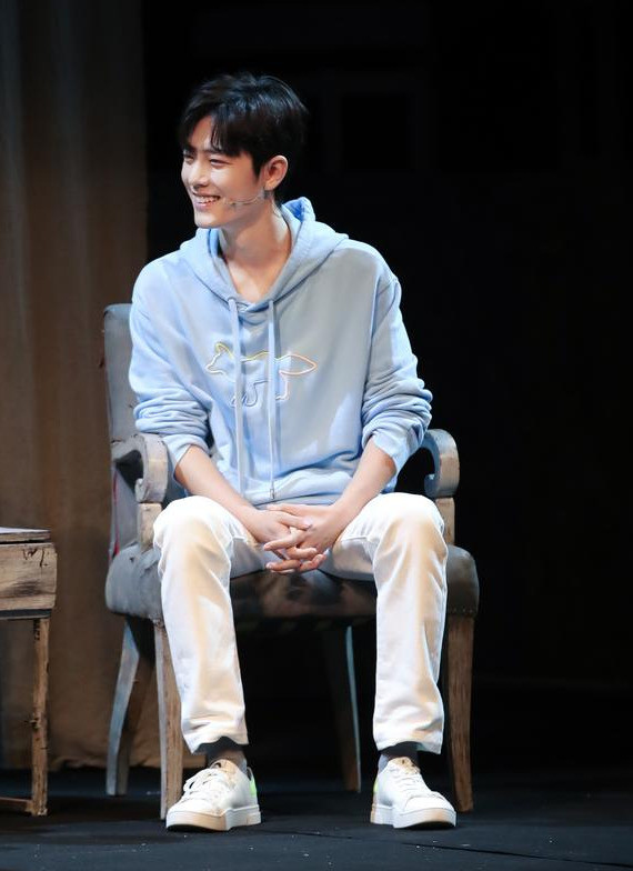 粉丝|肖战直播释放信号：三方“封锁”正在破局，粉丝为一句话泪目