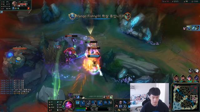 LOL：国服第一鱼人芒果鱼撞车TheShy，丝血金身操作秀死Shy哥