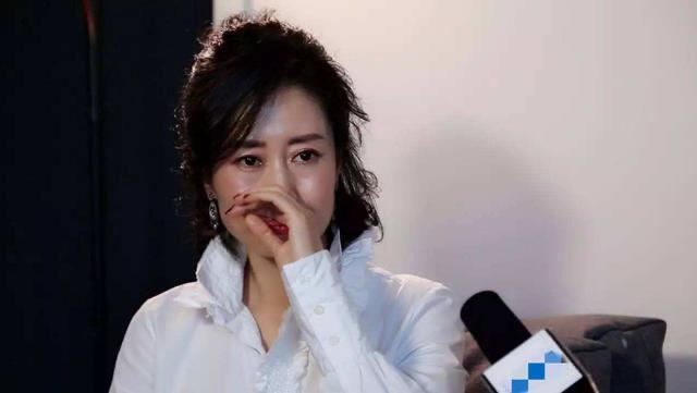 刘敏涛|刘敏涛范丞丞献唱《红玫瑰》，依偎在范丞丞肩膀上，甜度爆表可CP