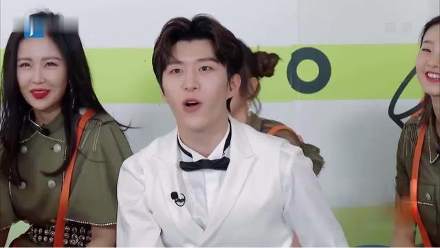 刘敏涛|刘敏涛范丞丞献唱《红玫瑰》，依偎在范丞丞肩膀上，甜度爆表可CP