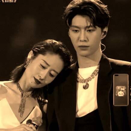 刘敏涛|刘敏涛范丞丞献唱《红玫瑰》，依偎在范丞丞肩膀上，甜度爆表可CP