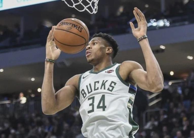 分17篮板7助攻,希尔16分5助攻,布莱德索15分5助攻,米德尔顿14分6篮板