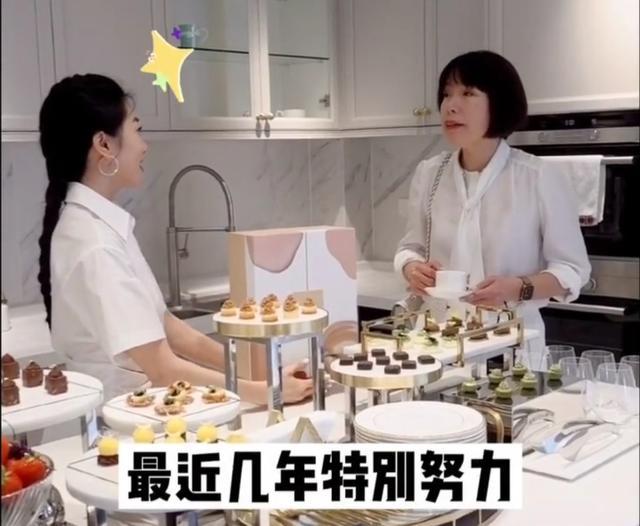 程晓玥|郑恺前女友程晓玥搬新宅，友人做客曝其近况，分手后变事业女强人