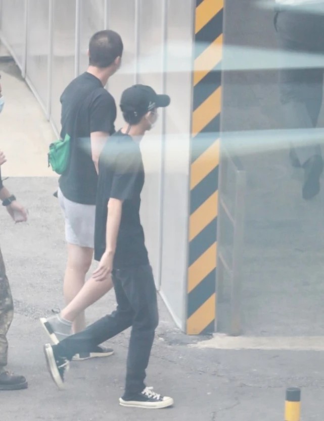 宋妍霏|与张一山分手被骂炒作，宋妍霏深夜会友心情变好