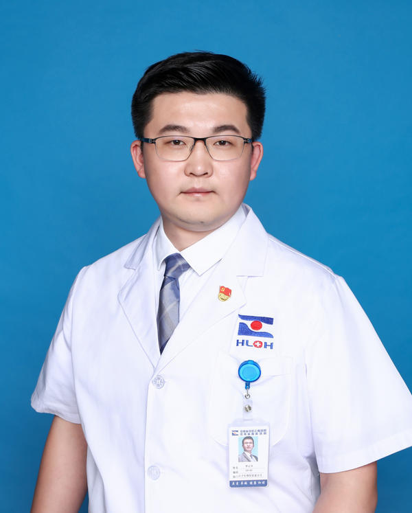 河南有一群30岁 的男医生,各个武功高强:有人已成院内最年轻的教授