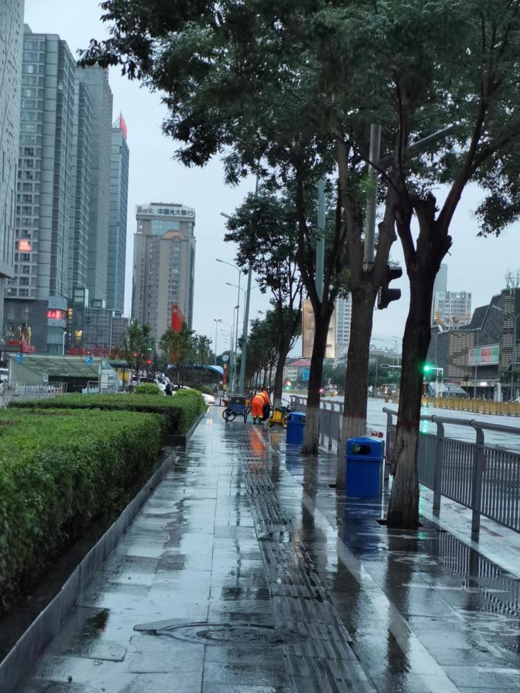 天空|懂得，一定是风雨穿行的冷暖
