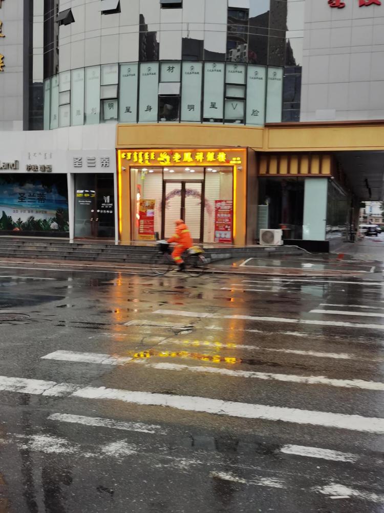 天空|懂得，一定是风雨穿行的冷暖