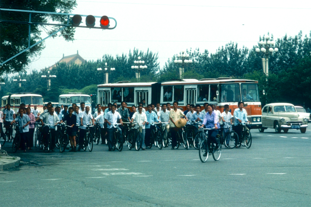 1949年新中国成立后北京街景罕见彩照城市面貌焕然一新