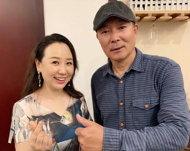 一生无儿无女突然离世家中不设灵堂谢园的一生太低调