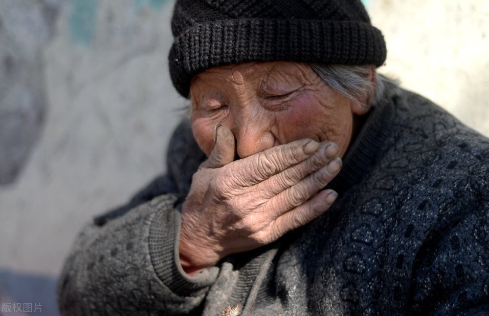 82岁再婚老太太的哭诉人到晚年没有足够的退休金真的过得很凄凉