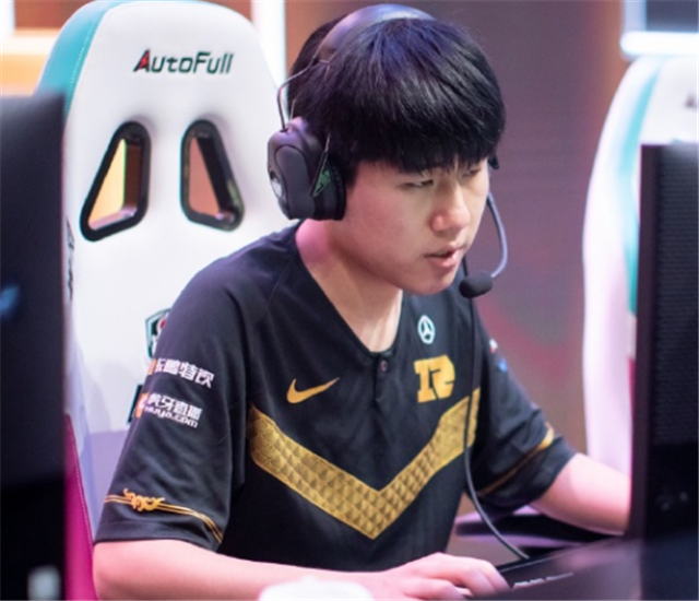 uzi排位遇到一位好苗子，开口瞬间暴露与RNG的关系