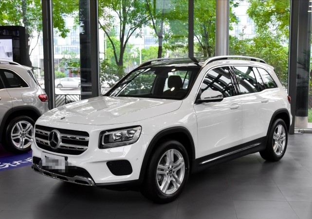 最便宜的奔驰7座suv,预售28万,标配连体大屏,新款奔驰