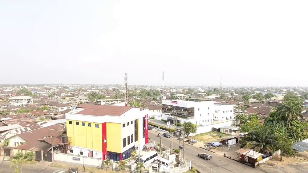 非洲_社会|非洲8岁男孩被姑姑用电熨斗烫得满身伤，只因偷吃了6毛钱的花生