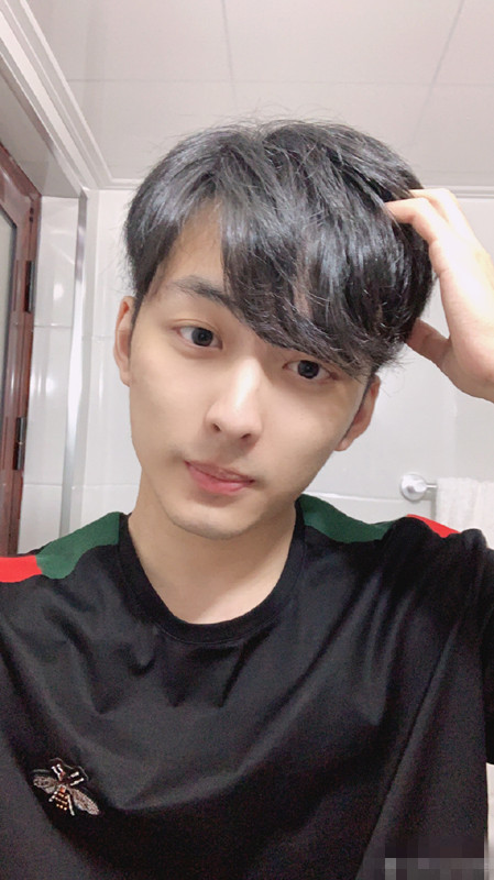 kpl:赖神开播传出qg队员刺痛的声音,原来是在qg的俱乐部